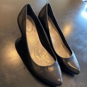 Giani Bernini Classic Black Leather Pumps Size 9